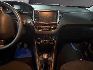 Peugeot 208 puretech 82ch ss bvm5 signature garantie 12 mois occasion simplicicar meximieux simplicicar simplicibike france