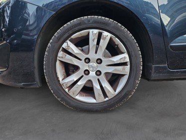Peugeot 5008 1.6hdi 120ch eat6 allure / toit pano / camera de recul / gps / bluetooth occasion simplicicar orgeval ...