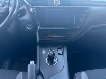 Toyota auris hybride 136h dynamic garantie 12 mois occasion montpellier (34) simplicicar simplicibike france