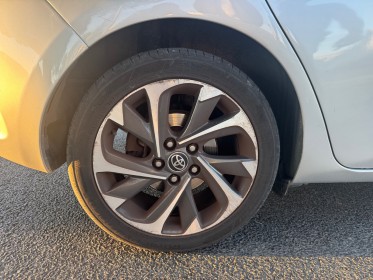 Toyota auris hybride 136h dynamic garantie 12 mois occasion montpellier (34) simplicicar simplicibike france
