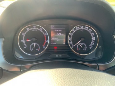 Skoda fabia 1.0 mpi 60 ch bvm5 edition caméra/démarrage et ouverture sans clefs/android auto garantie 12 mois occasion...