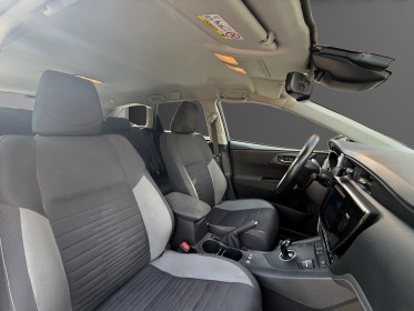 Toyota auris my17 hybride 136h collection/garantie 12 mois/ suivi complet occasion montreuil (porte de vincennes)(75)...