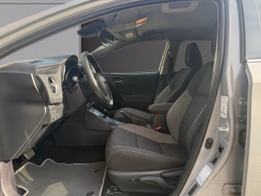 Toyota auris my17 hybride 136h collection/garantie 12 mois/ suivi complet occasion montreuil (porte de vincennes)(75)...