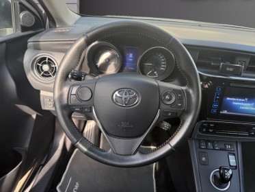 Toyota auris my17 hybride 136h collection/garantie 12 mois/ suivi complet occasion montreuil (porte de vincennes)(75)...
