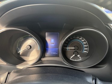 Toyota auris my17 hybride 136h collection/garantie 12 mois/ suivi complet occasion montreuil (porte de vincennes)(75)...
