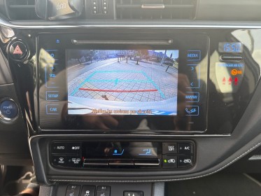 Toyota auris my17 hybride 136h collection/garantie 12 mois/ suivi complet occasion montreuil (porte de vincennes)(75)...