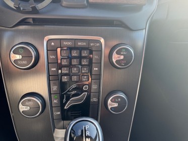 Volvo v40 business d3 150 momentum business geartronic 5cyl attelage caméra de recul régulateur garantie 12 mois occasion...