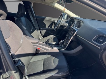 Volvo v40 business d3 150 momentum business geartronic 5cyl attelage caméra de recul régulateur garantie 12 mois occasion...