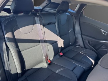Volvo v40 business d3 150 momentum business geartronic 5cyl attelage caméra de recul régulateur garantie 12 mois occasion...
