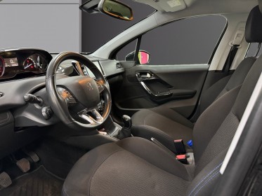 Peugeot 208 puretech 82ch bvm5 signature distri ok / radar arr occasion simplicicar veauche simplicicar simplicibike france