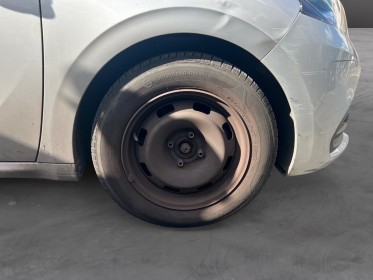 Peugeot 208 1.2 puretech 82ch bvm5 style, garantie 12 mois. occasion simplicicar villejuif  simplicicar simplicibike france