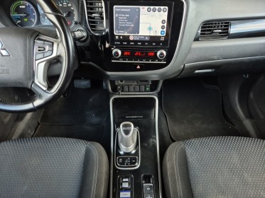 Mitsubishi outlander phev 2.4l phev 4wd instyle sieges chauffants carplay caméra attelage suivi mitsubishi garantie 12mois...