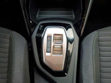 Peugeot 208 1.2 hybrid e-dsc6 100 cv finition allure / equipé de chaîne distribution / capteur de recul ar / 3 988 kms...