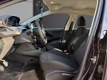 Peugeot 208 1.5 bluehdi 100ch bvm5 - régulateur de vitesse - carplay - clim - chaine ok occasion simplicicar rennes...