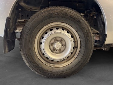 Nissan np300 navara 2.3 dci 160 king cab visia première main garantie 12 mois occasion simplicicar narbonne simplicicar...