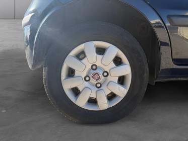 Fiat panda 1.2 8v 69 ch easy clim radio cd garantie 12 mois occasion simplicicar marignane  simplicicar simplicibike france