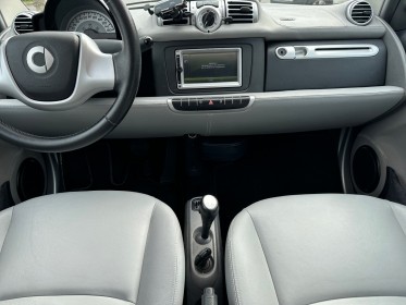 Smart fortwo 1.0 71 ch passion - suivi complet/toit panoramique/caribex cuir blanc/clim/gps - garantie 12 mois occasion...