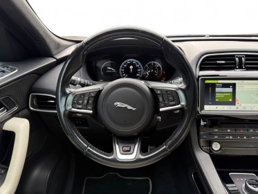 Jaguar f-pace v6 3.0 d - 300 awd premiere edition a / toit pano ouvrant / interieur cuir creme / sieges avant electriques /...