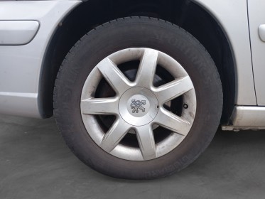 Peugeot 807 2.0 hdi 16v 136 fap confort - 7 places - clim auto et bizone - sièges chauffants occasion simplicicar compiegne...