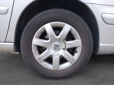 Peugeot 807 2.0 hdi 16v 136 fap confort - 7 places - clim auto et bizone - sièges chauffants occasion simplicicar compiegne...