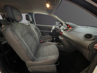 Renault twingo ii 1.2 16v 75 eco2 rip curl  bvr5 occasion simplicicar meaux simplicicar simplicibike france