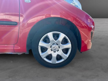 Peugeot 107 1.0e 12v 68ch blue lion trendy moteur à chaine/pas de climatisation garantie 12 mois occasion simplicicar...