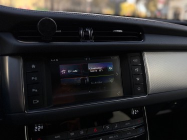 Jaguar xf xf 2.0 d - 180 ch bva business prestige - hud - caméra de recul - sièges électriques à mémoires occasion paris...