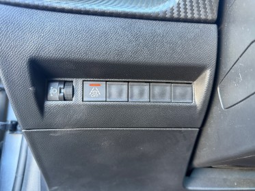 Peugeot 208 bluehdi 100 ss bvm6 active apple car play garantie 12 mois occasion simplicicar marignane  simplicicar...