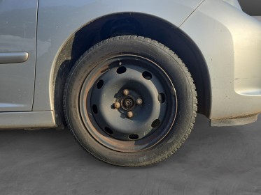 Peugeot 207 1.6 vti 16v 120 ch féline toit panoramique révisée garantie 12 mois occasion simplicicar vichy simplicicar...