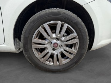 Fiat punto serie 8 1.2 69 ch lounge climatisation jantes alliage ecran numérique garantie 12 mois occasion barberey...