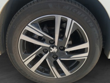 Peugeot 208 1.5 bluehdi 100 ss bvm6  finition allure / caméra 360 / feux autos / essuis glaces auto occasion réunion ville...