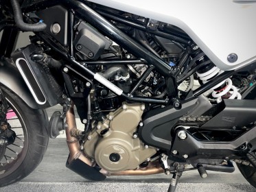 Husqvarna vitpilen 401 garantie 12 mois occasion parc moto simplicicar lyon ouest simplicicar simplicibike france