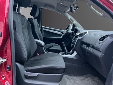 Isuzu d-max crew cab 1.9 4x4 planet 1ere main garantie 1 an occasion parc voitures beauvais simplicicar simplicibike france