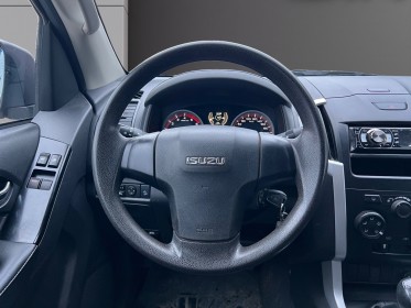 Isuzu d-max crew cab 1.9 4x4 planet 1ere main garantie 1 an occasion parc voitures beauvais simplicicar simplicibike france