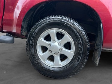 Isuzu d-max crew cab 1.9 4x4 planet 1ere main garantie 1 an occasion parc voitures beauvais simplicicar simplicibike france