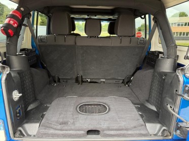 Jeep wrangler 2.8 crd 200cv rubicon jk wrangler 5 portes , carplay, 31650 km , couleur hydro blue, rehaussée , pont...