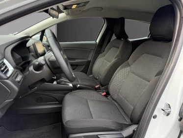 Renault clio v e-tech 140 - 21n business radar stationnement ar système de navigation feux avant led garantie 12 mois...