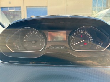 Peugeot 2008 1.2 vti 82ch bvm5 style - avec dashcam occasion simplicicar lagny  simplicicar simplicibike france