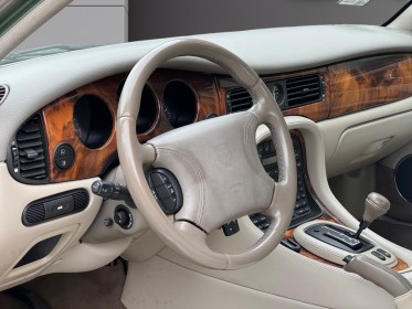 Jaguar xj xj8 4.0 v8 pack classique a garantie 12 mois occasion scl 56 - simplicicar vannes simplicicar simplicibike france