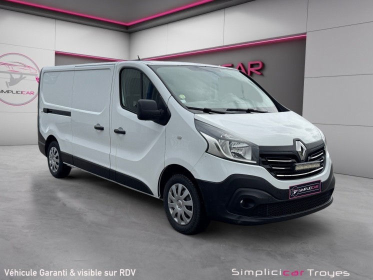 Renault trafic fourgon l2h1 1200 kg dci 120 grand confort attelage kit bois clim régulateur garantie 12 mois occasion...