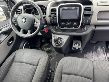 Renault trafic fourgon l2h1 1200 kg dci 120 grand confort attelage kit bois clim régulateur garantie 12 mois occasion...