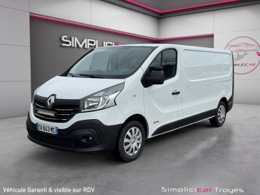 Renault trafic fourgon l2h1 1200 kg dci 120 grand confort attelage kit bois clim régulateur garantie 12 mois occasion...