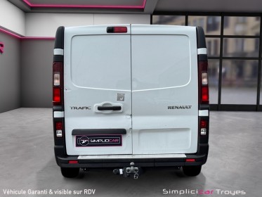 Renault trafic fourgon l2h1 1200 kg dci 120 grand confort attelage kit bois clim régulateur garantie 12 mois occasion...