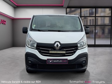 Renault trafic fourgon l2h1 1200 kg dci 120 grand confort attelage kit bois clim régulateur garantie 12 mois occasion...