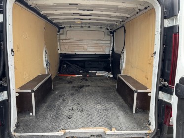 Renault trafic fourgon l2h1 1200 kg dci 120 grand confort attelage kit bois clim régulateur garantie 12 mois occasion...