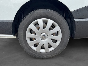 Renault trafic fourgon l2h1 1200 kg dci 120 grand confort attelage kit bois clim régulateur garantie 12 mois occasion...