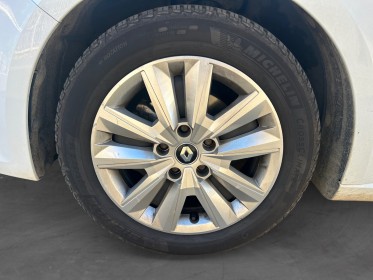 Renault megane iv berline blue dci 115 edc business radar av arr / carplay / attelage occasion simplicicar veauche...