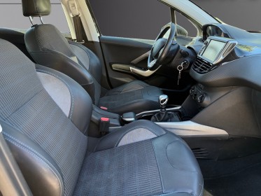 Peugeot 2008 1.6 hdi 120ch ss bvm6 urban cross attelage remorque garantie 12 mois occasion simplicicar pertuis  simplicicar...