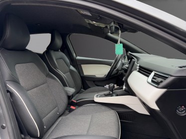 Renault clio v e-tech hybride 145 techno garantie 12 mois occasion simplicicar lyon nord simplicicar simplicibike france