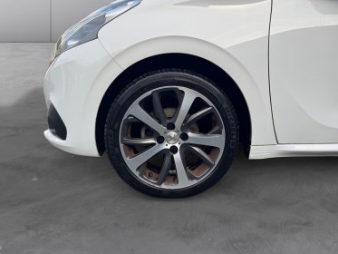 Peugeot 208 feline 110ch eat6 / cuir chauffant / toit pano / 1ere main / distrib ok occasion simplicicar orgeval  simplicicar...
